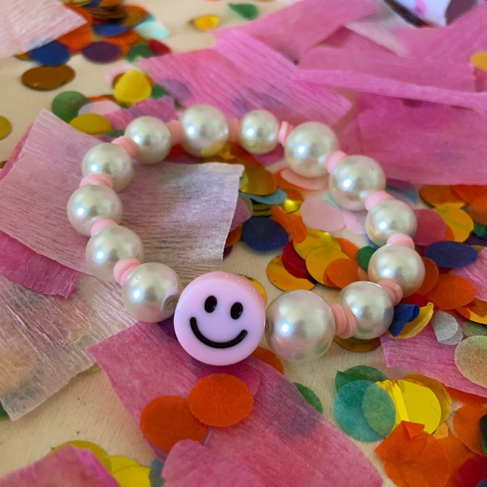 Pearl Happy Face Bracelet - Picture 1 of 3
